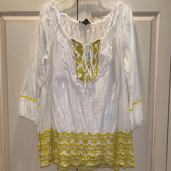 Macys INC top with eyelet trim and removable white tank underneath - Picture 1 of 6